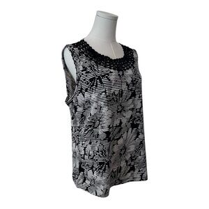 Women's XL Black White Crochet Lace Sleeveless Stretch Curvy Work Casual Top